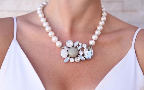 NECKLACE 1709 SHELL BASE PEARLS
